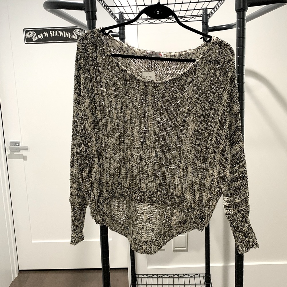 Hugging Kisses, black and white cropped sweater with sequins.size: L/XL